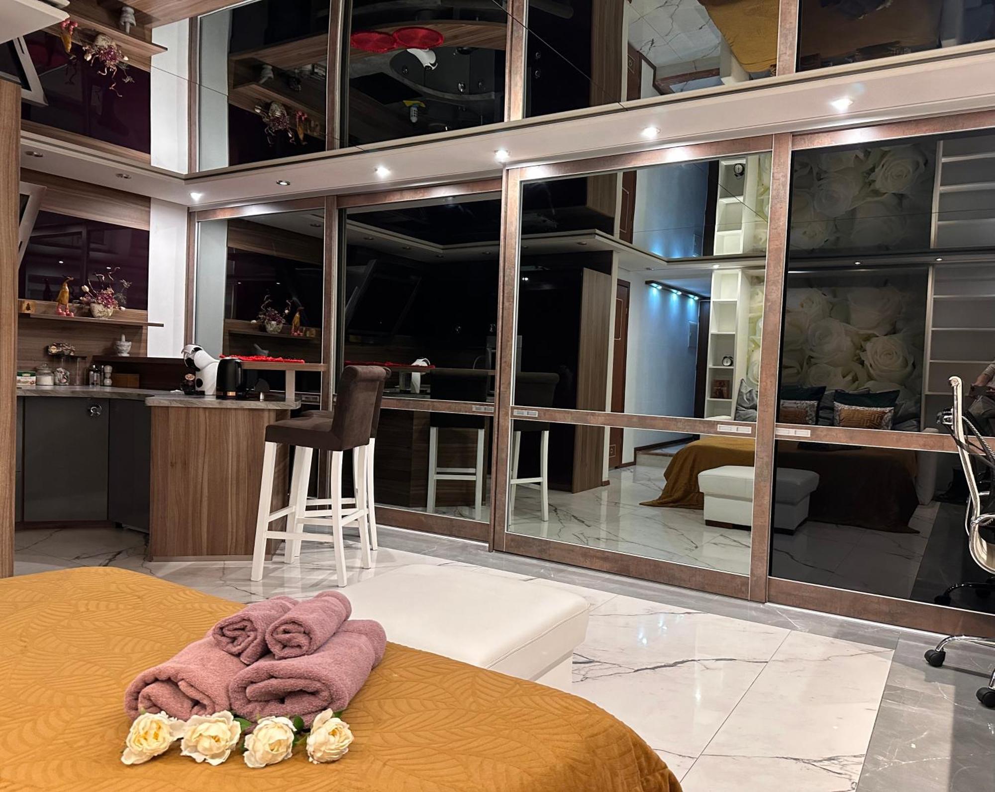 Deluxury Mirror Apartament Centrum Warsaw Ngoại thất bức ảnh