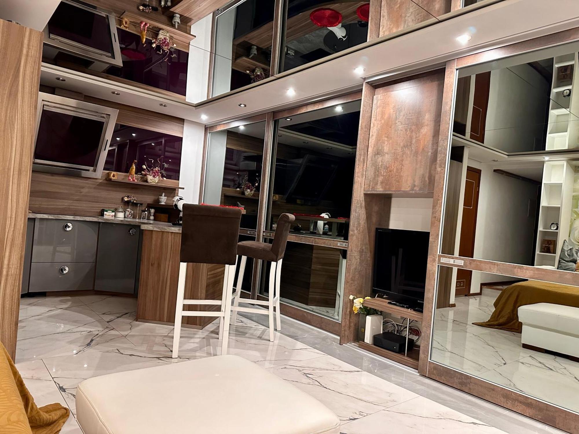 Deluxury Mirror Apartament Centrum Warsaw Ngoại thất bức ảnh